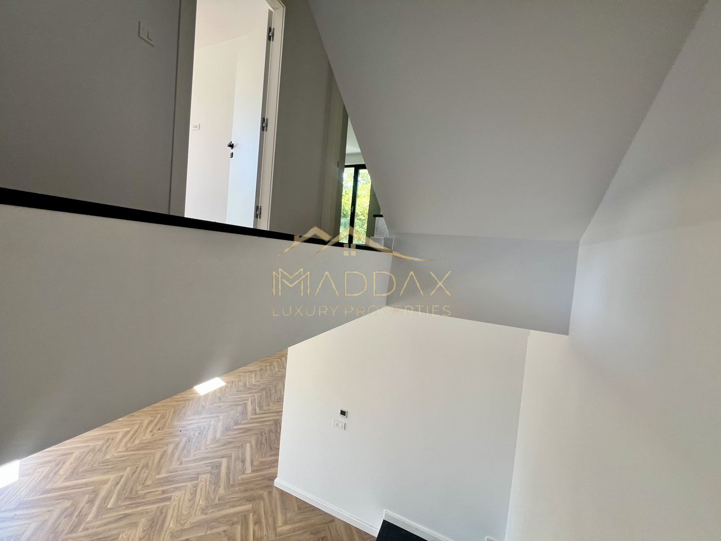 Vilă **6 camere  **451mp // Zona Iancu Nicolae - Poză 49