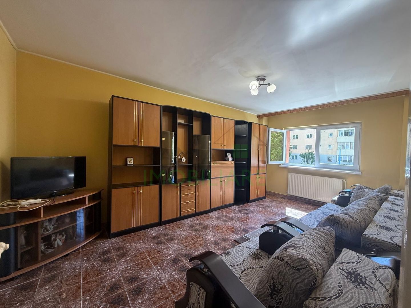Apartament 3 Camere Decomandat, Etaj 1, Tractorul - Poză 1