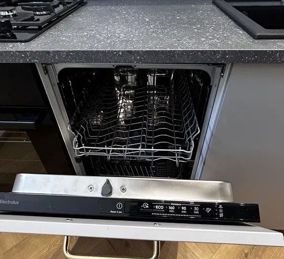 GARSONIERA MIHAI BRAVU,BUCATARIE INCHISA,MASINA DE SPALAT VASE,MODRN - Poză 11