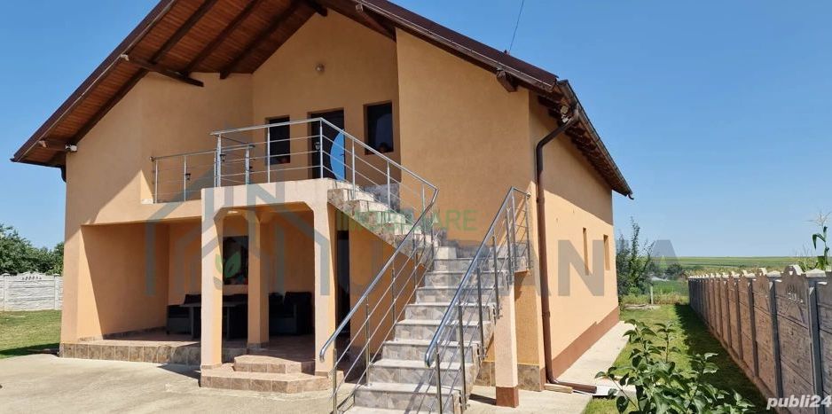 Casă cu mansardă - Poză 1