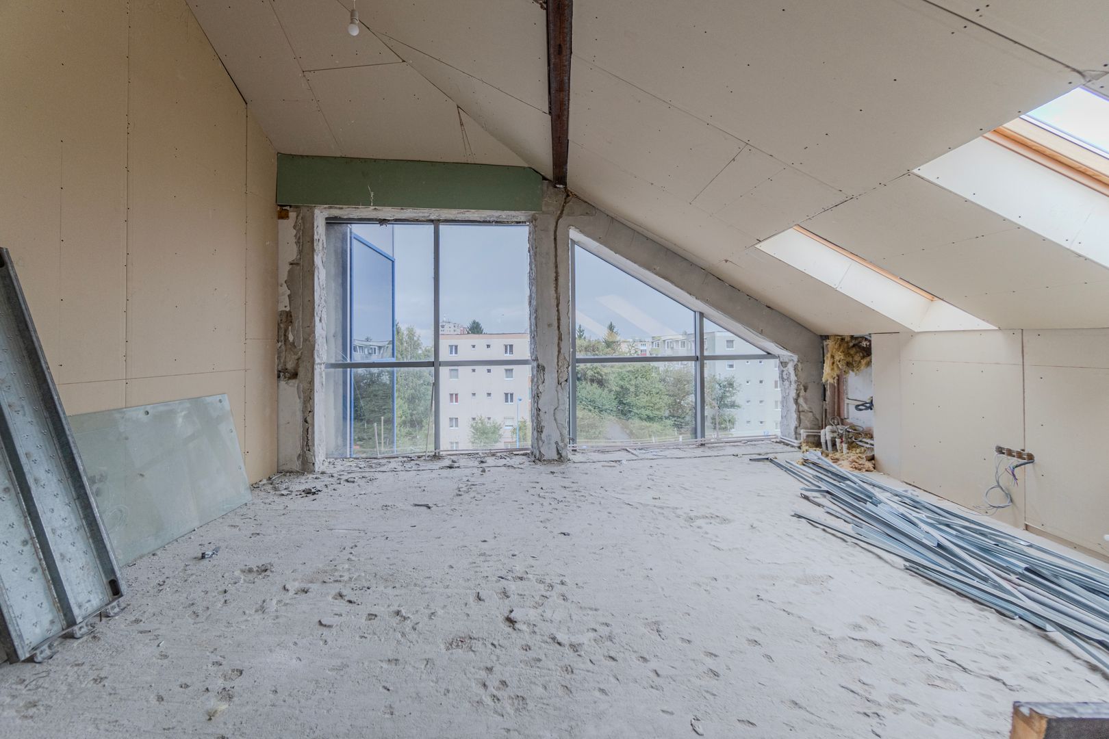 Cladire de 902 mp utili de vânzare, zona Grivitei - DN 13, COMISION 0 - Poză 209