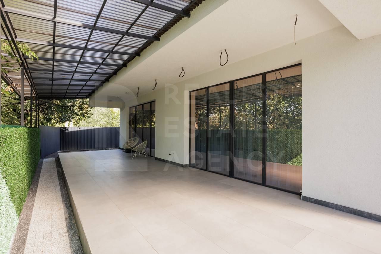 Vânzare, casă modernă 2 nivele, 200 mp + 5 ari șos. Hîncești, Centru - Poză 2