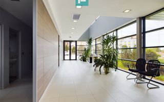 Clădire modernă pentru birouri 340 mp - Poză 20