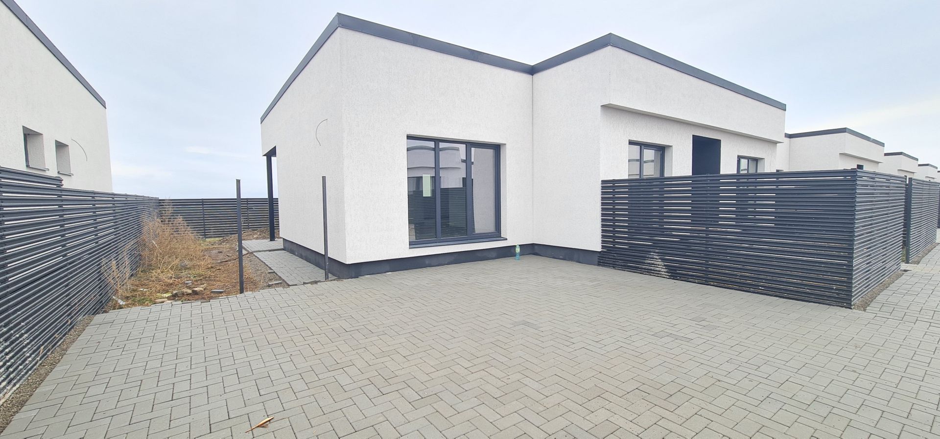 Casa 4 camere un nivel finalizata intabulata cartier Izvor Tarlungeni - Poză 1