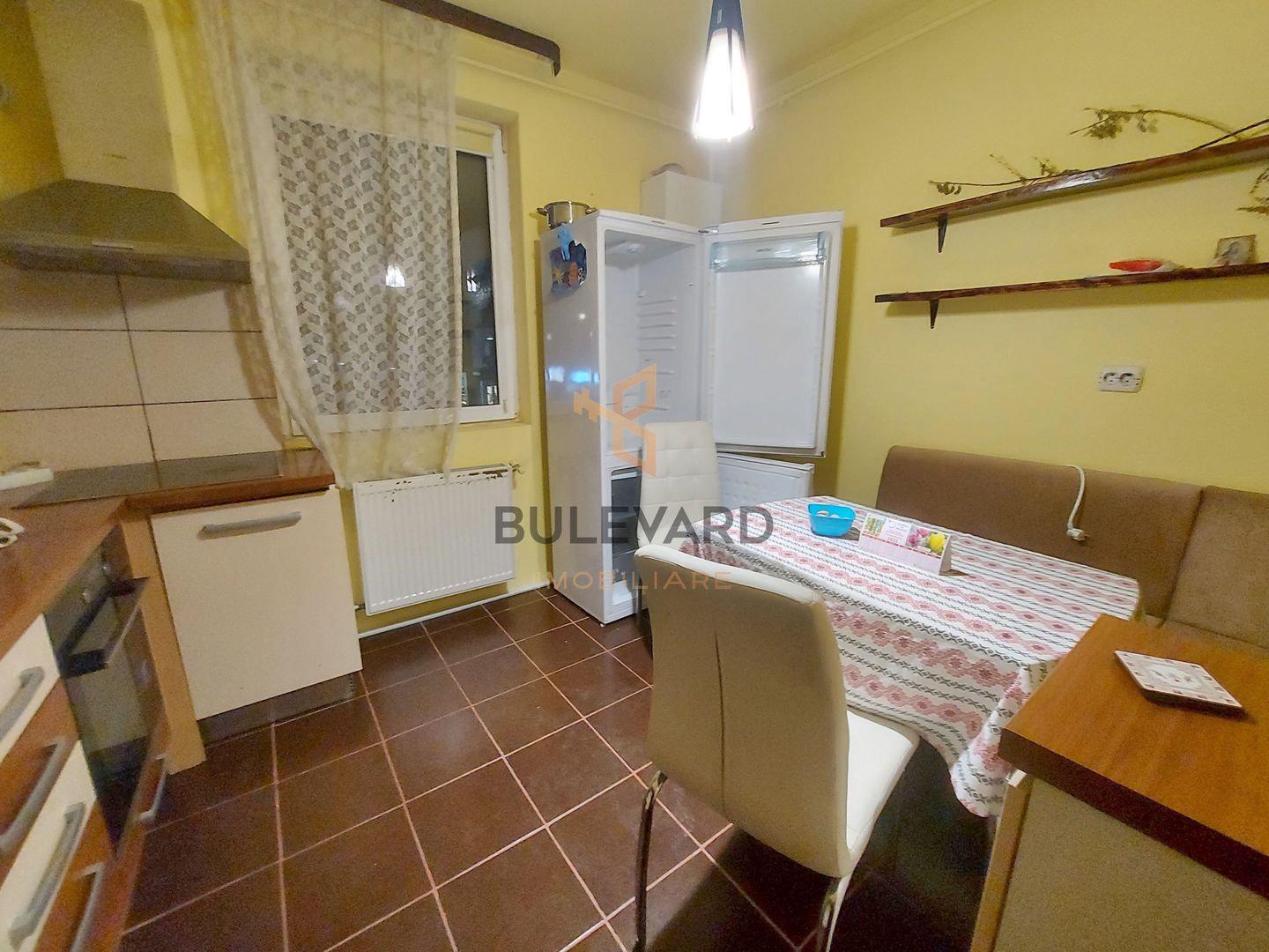 Apartament cu 2 camere, zona strazii Eroilor Floresti! - Poză 2