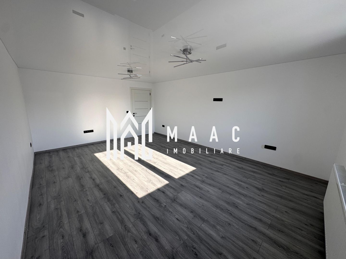 Spațiu comercial 6 camere 3 băi | Sura mare | 200mp - Poză 2