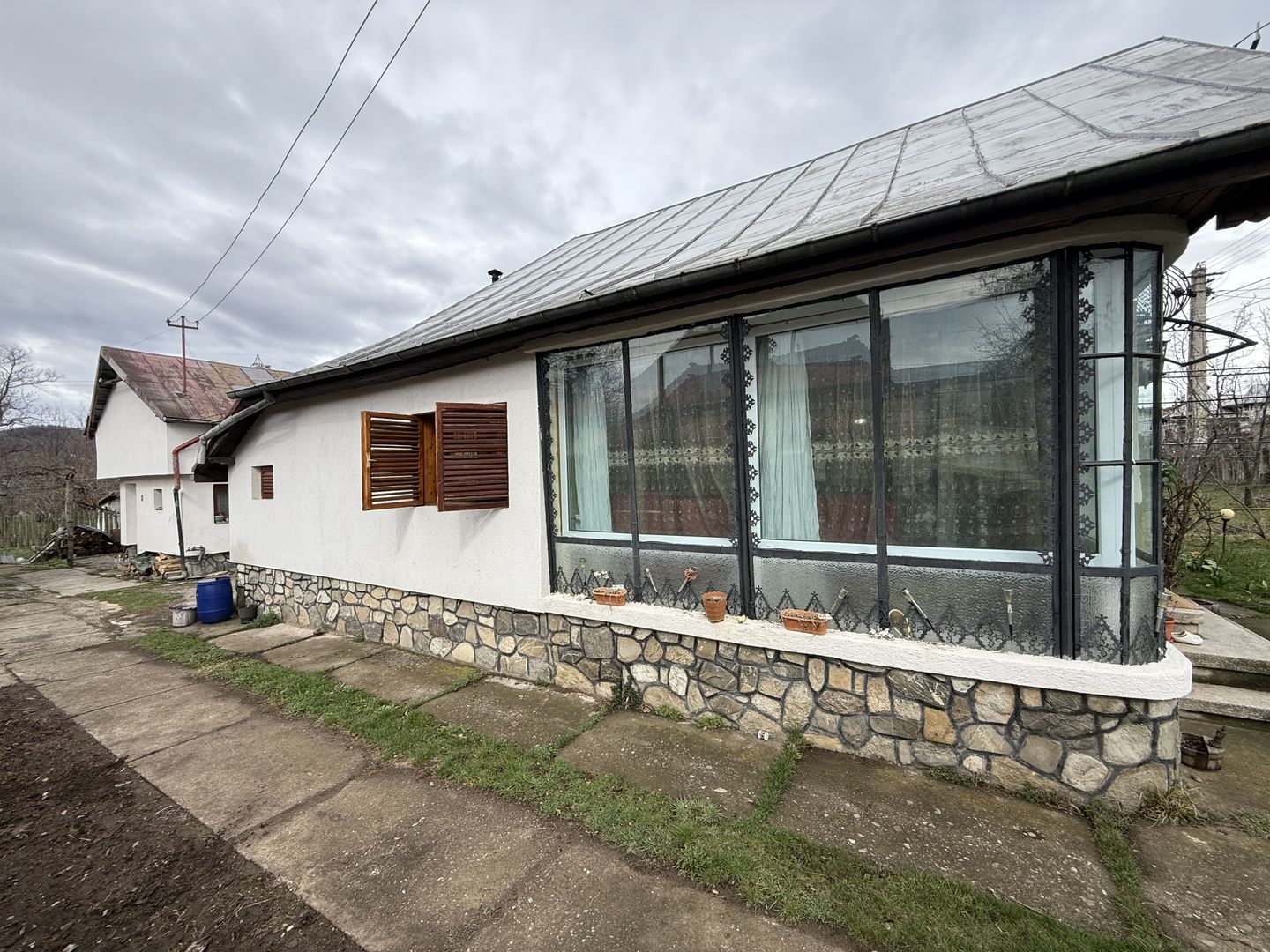 Casă corp C1 84mp + casă corp C2 51mp+garaj+ grădină și teren 889mp - Poză 23