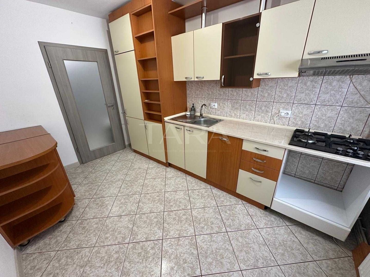Apartament cu 3 camere decomandate, 62 mp + balcon închis, zona Penny. - Poză 3