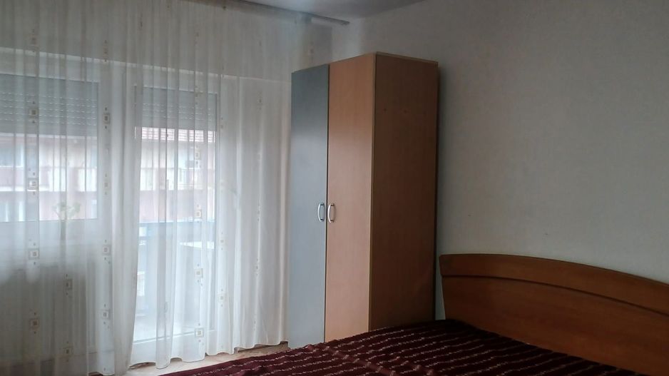 Ag EUROPA vinde ap 2 cam DECOMANDATE 56mp în Carpați 2 la Etajul 4. - Poză 3