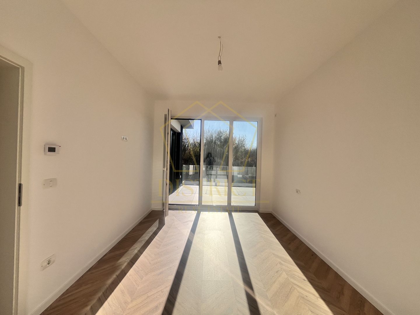 Duplex modern cu 5 camere si curte amenajata I Dumbravita - Poză 8