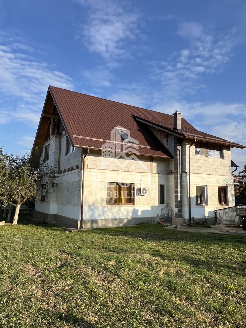 Casă spațioasă de vânzare în Ruși – pentru locuință sau investitie - Poză 20