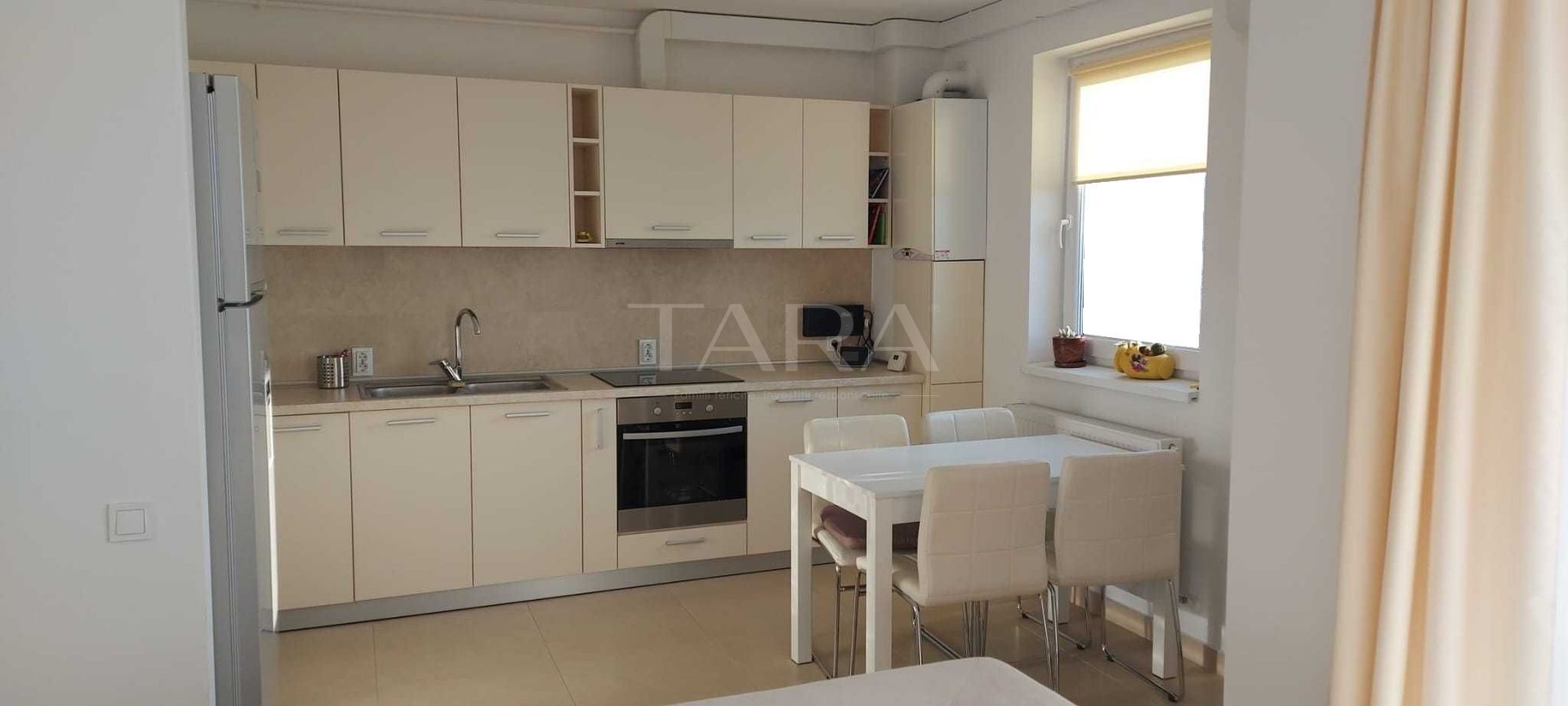 Apartament modern cu 3 camere - Poză 3
