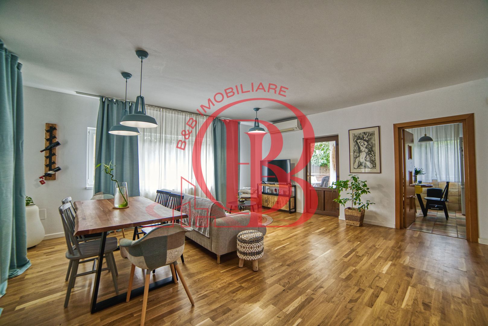 Casa complet mobilata 5 camere 3 bai curte generoasa - Poză 1