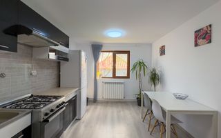 Casă modernă cu 5 camere, garaj și curte mare, mobilată in Corbu - Poză 4