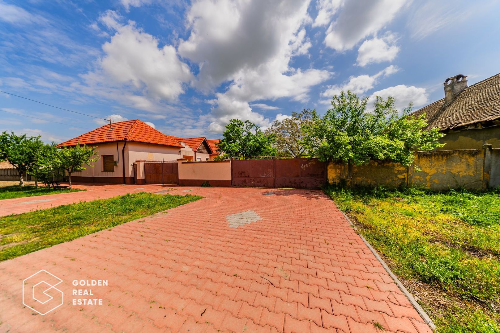 Casa situata in comuna Seitin, la cheie - Poză 25