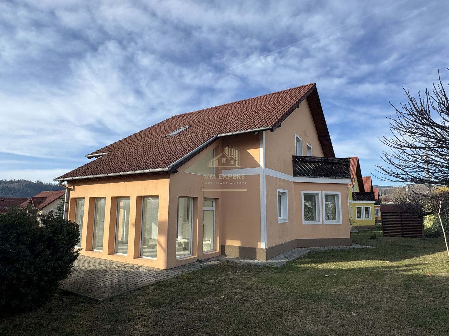 VILA 5 CAMERE,TEREN 560 MP, CAMPULUNG, ARGES - Poză 3