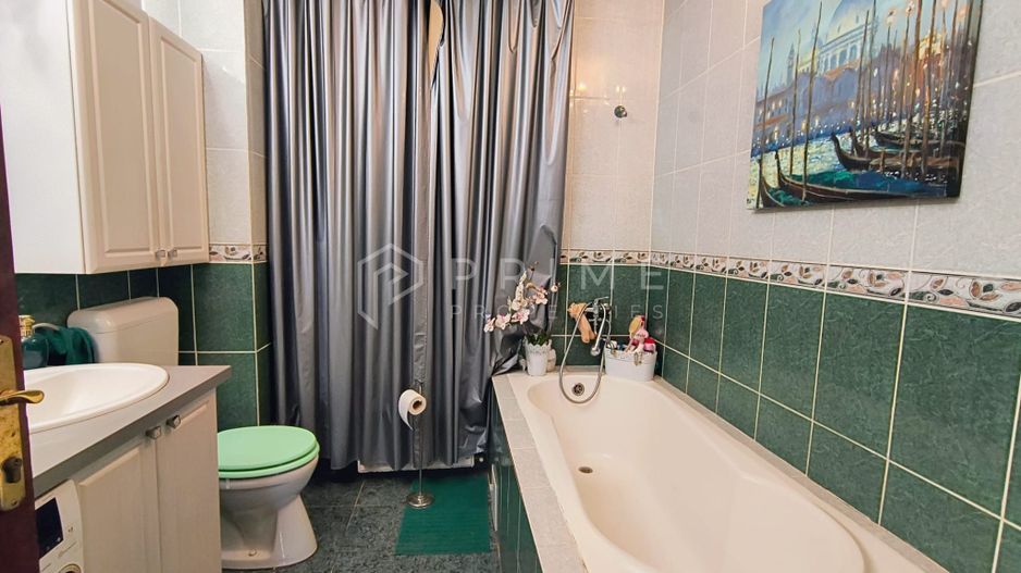 Casa perfectă pentru familie – curte, foișor cu grătar și garaj triplu - Poză 22