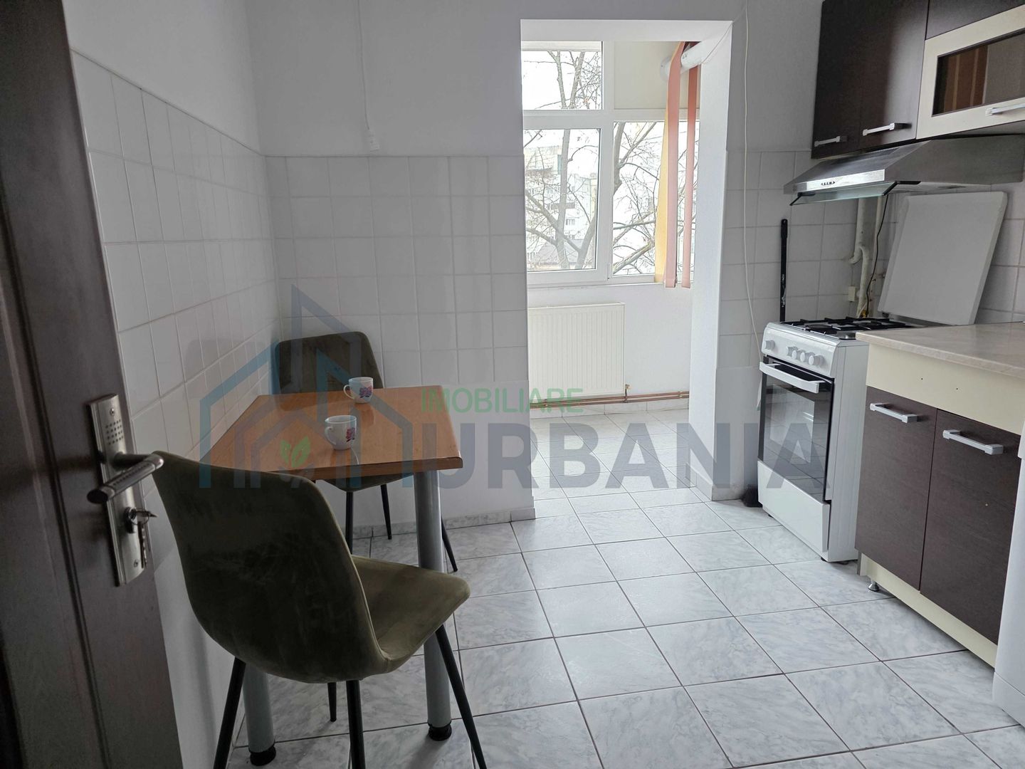 Inchiriez (garsoniera) Apartament 1 camera decomandat Nicolina - Poză 3