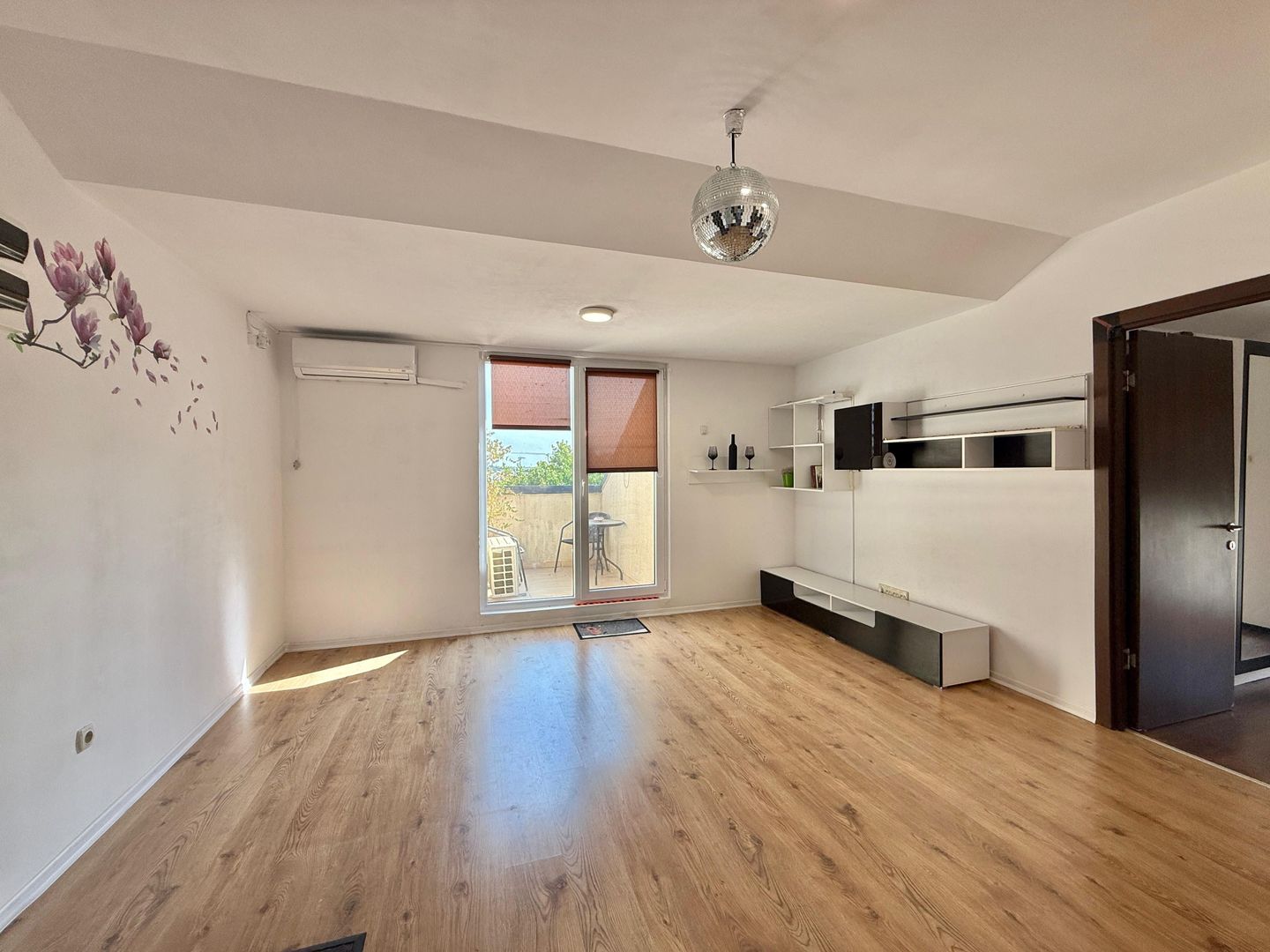 COSMOPOLIS - Apartament cu 2 camere si 2 terase, mobilat si utilat. - Poză 2