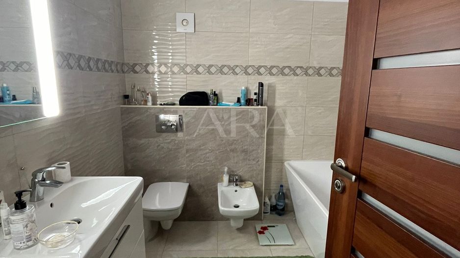 Casă Deosebită în Zona Gruia - Poză 7