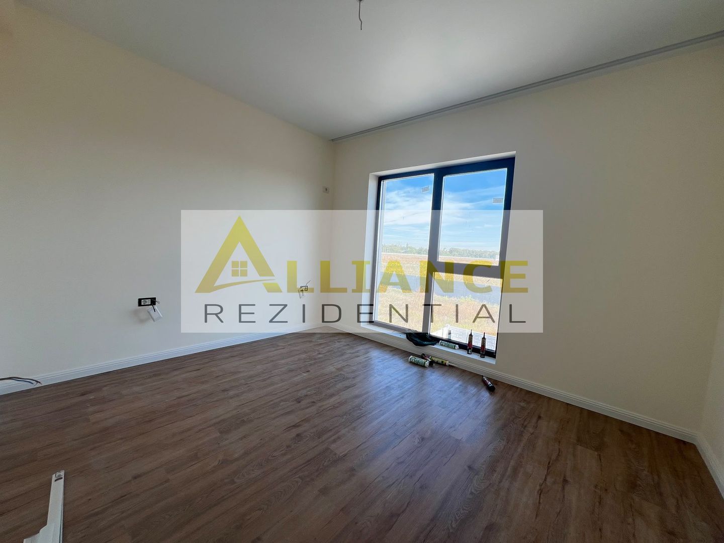 Casa Individuala - 4 camere - 300 MP TEREN-STR.MIORITA - Poză 9