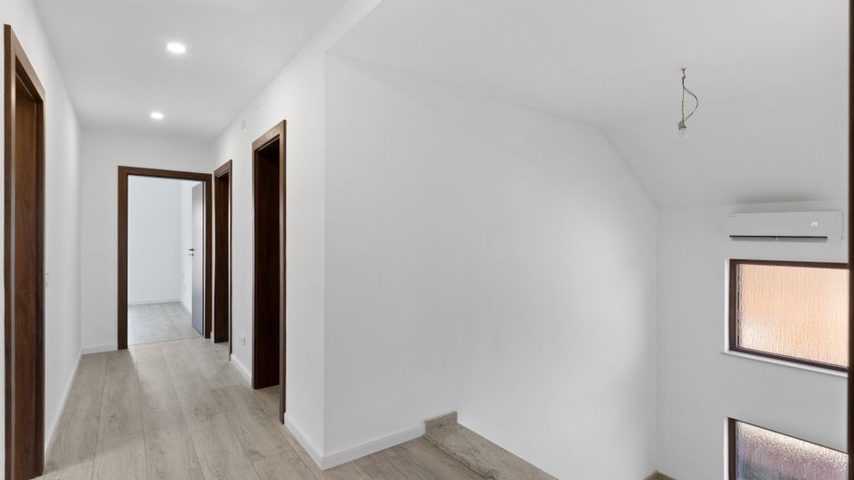 Eleganta, Confortul, Calitatea, liniste Vila P+M Garaj Pecica Arad - Poză 13