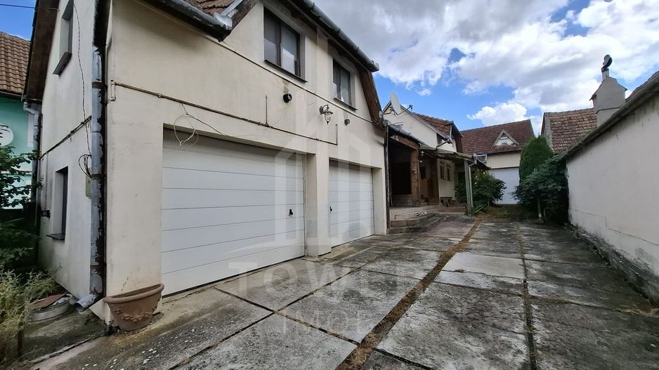 Casă cu doua corpuri de cladire de vânzare în Cornățel (an constructie 2003) - Poză 2
