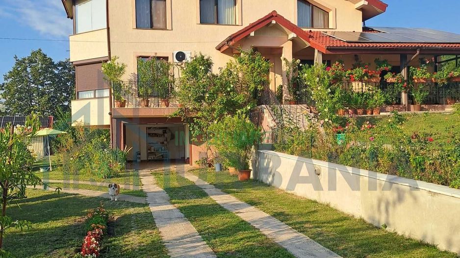 Proprietate generoasă în Bucium, Iași – casă de 300 mp cu teren și construcții secundare - Poză 7