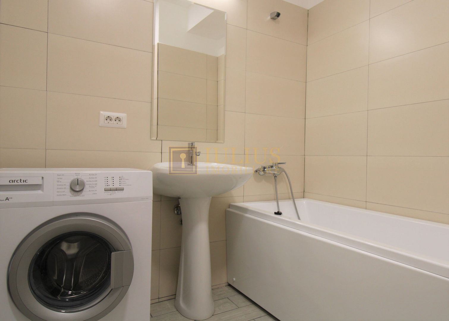 Încălzire în pardoseală, baia are fereastra. Loc parcare privat - Poză 12