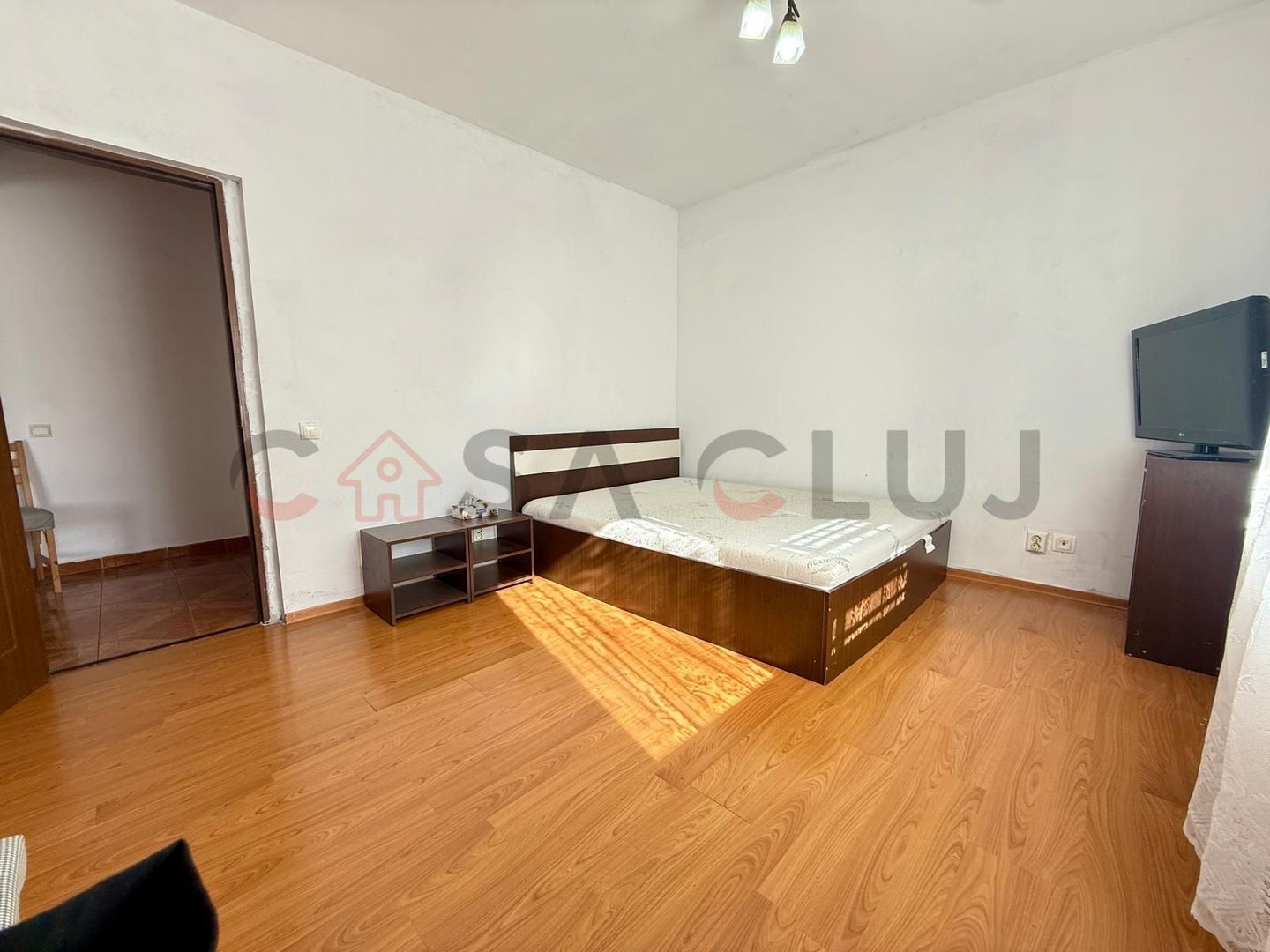 2 camere, decomandat, etaj intermediar, parcare, "La terenuri" - Poză 3