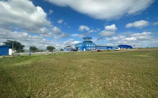 Aerodromul Horesti 24 ha teren + 1400 m2 hangare și 550 m2 cladire administrativa - Poză 2