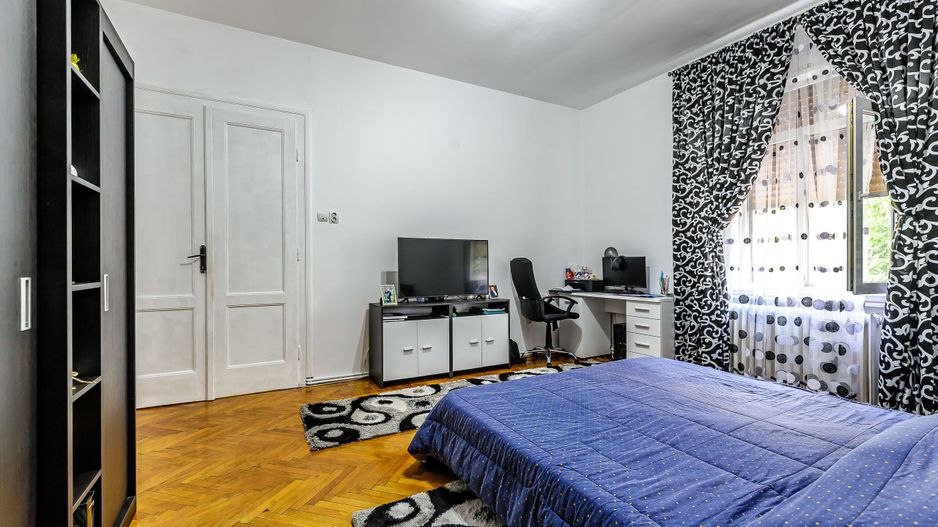 Apartament cu 2 camere, ultracentral, etajul 1 - Poză 4