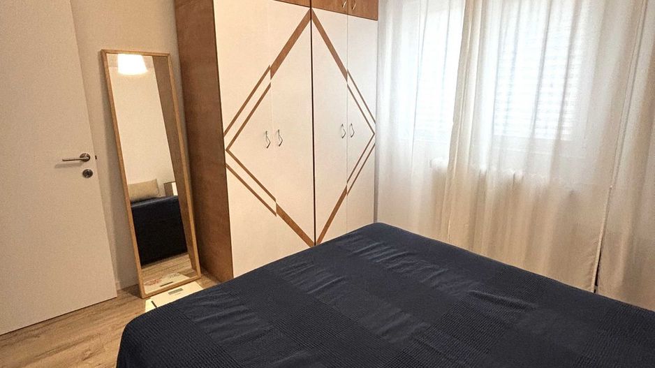 AP. 2 CAMERE RENOVAT COMPLET, BLOC REABILITAT, DOG FRIENDLY, LIBER - Poză 3