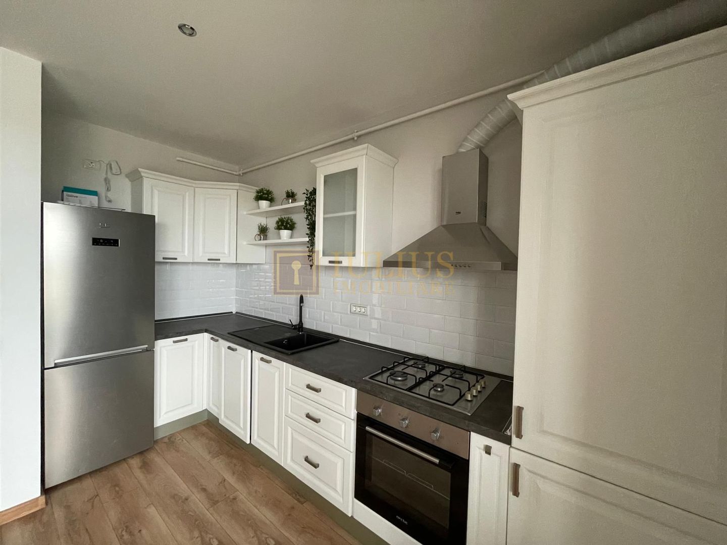 Apartament luminos,  parcare privata - Poză 10