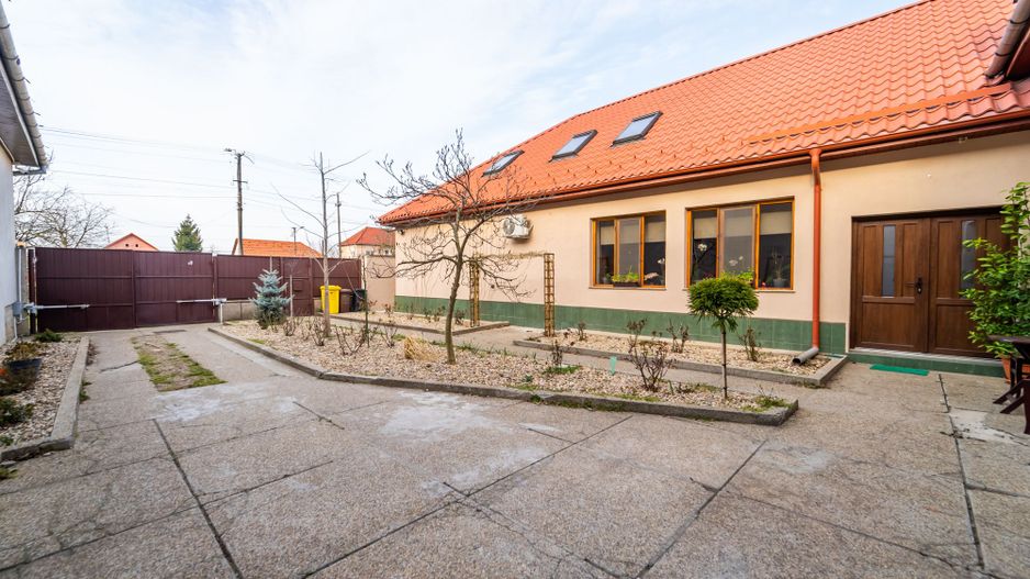 Vilă spațioasă pe teren de 1472 mp, Sânnicolau Mic - Poză 3