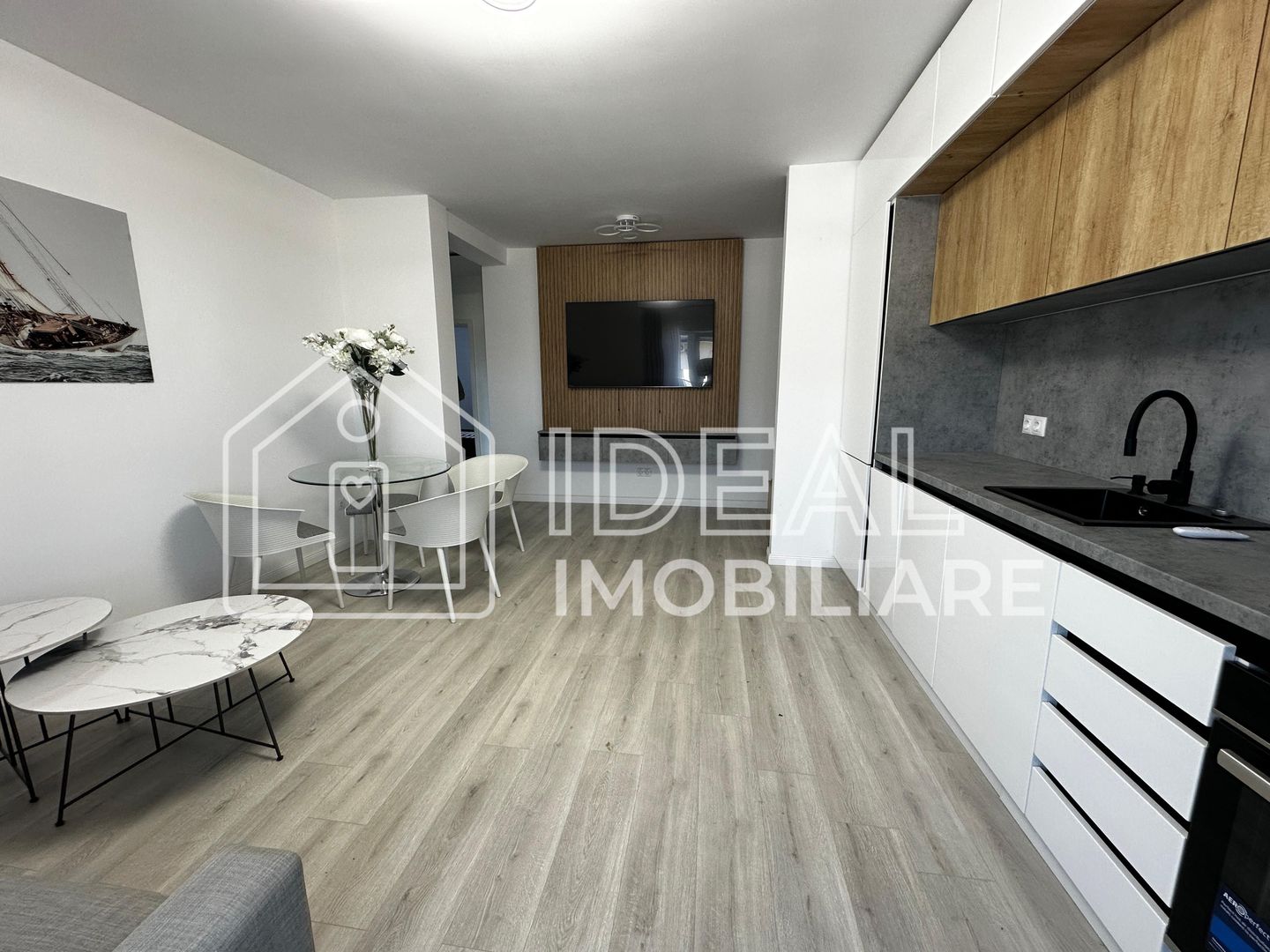 Apartament cu 3 camere și balcon de vânzare ,în zona Doamna Stanca - Poză 2