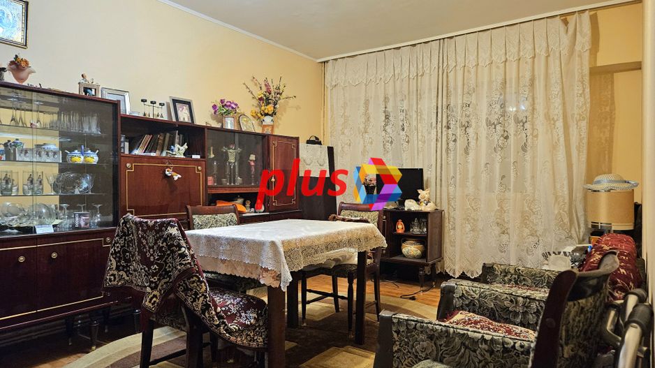 Apartament cu trei camere, zona Racadau 76 mp - Poză 1