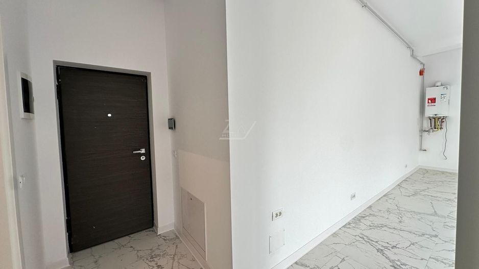 Etaj 1. Bucatarie inchisa. Drum asfaltat. Loc de parcare. - Poză 4