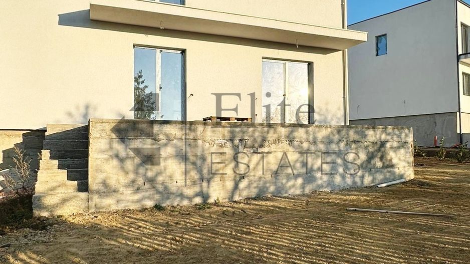 Casa pe deal de vanzare cu 5 camere - Poză 5