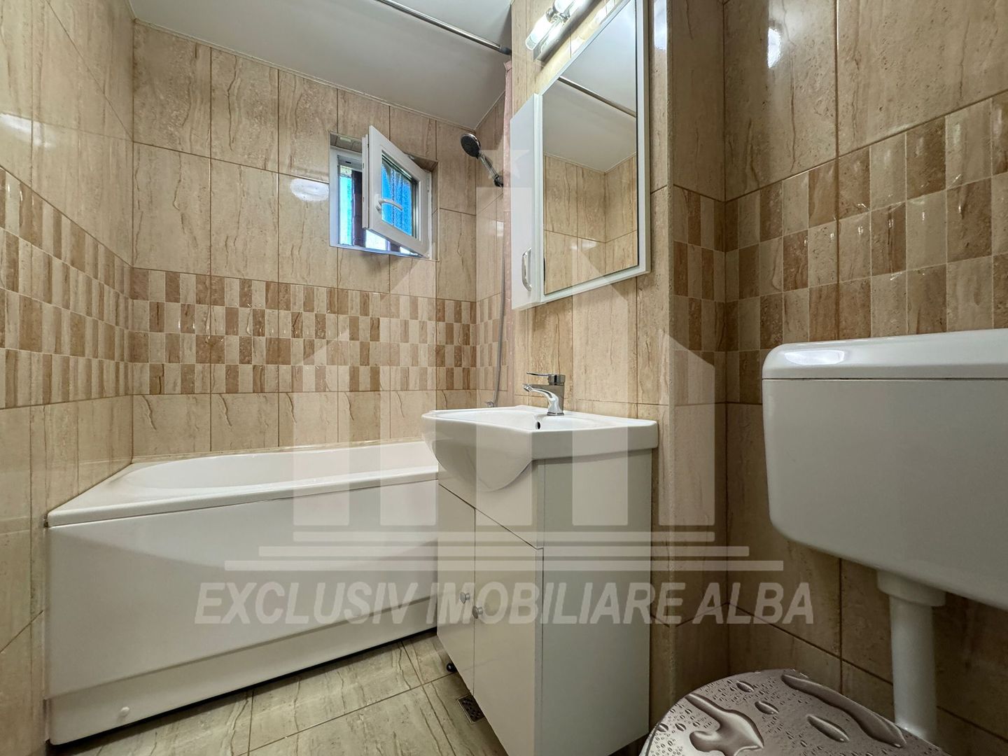 Apartament cu 2 camere complet renovat, etaj intermediar, Cetate - Poză 8