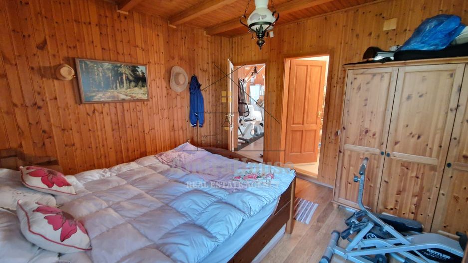 Casa din lemn D+P+M de 400 mp utili si teren 3.000 mp zona Faget - Poză 8