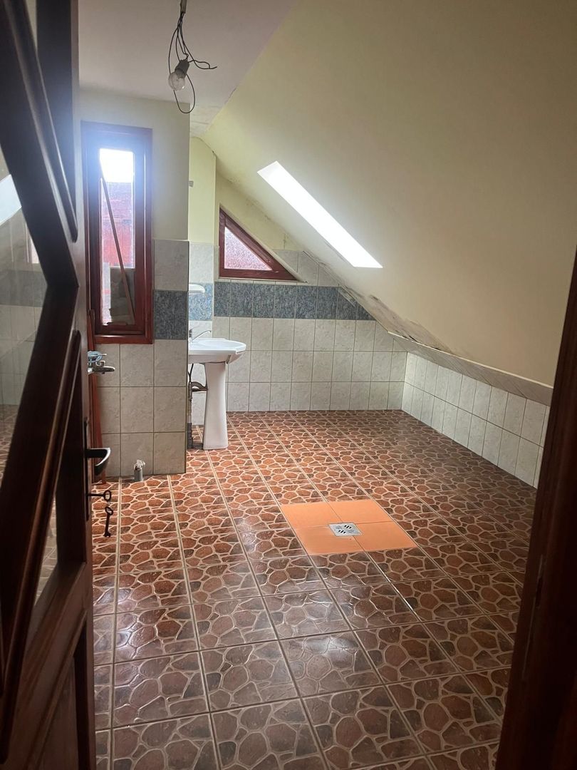 Casă complet renovată, pentru locuință sau pensiune turistică! - Poză 10