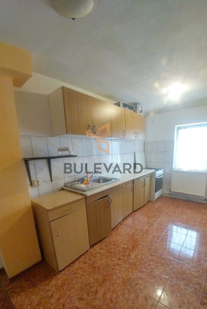 Ap 3 camere decomandate, semicentral, zona verede si linistita - Poză 11