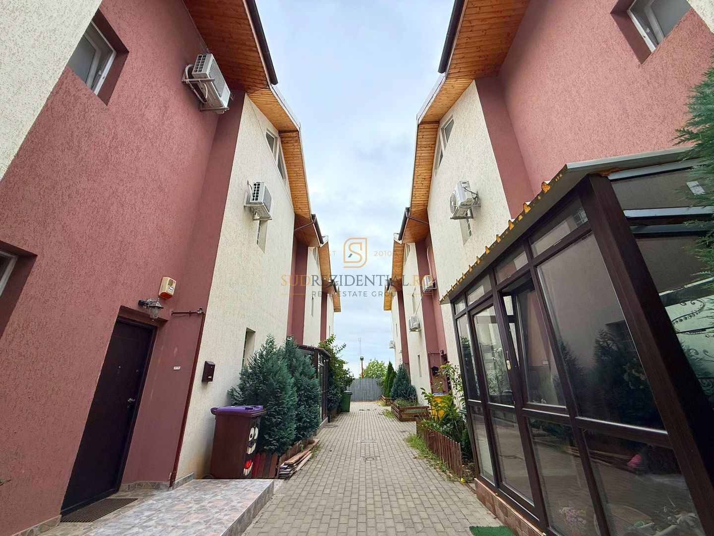 Vila insiruita mobilata si utilata / 4 camere/ 3 Bai / Curte proprie - Poză 2