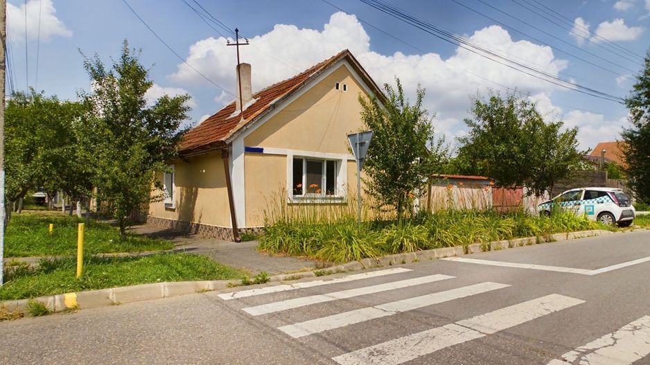 Casă cu 3 camere în Bujac - Poză 2