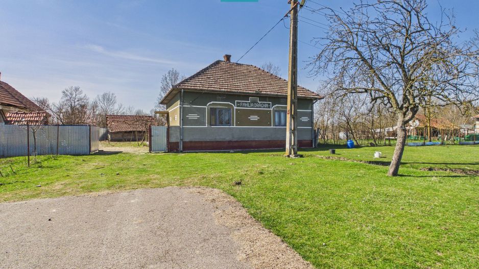 Casă cu teren generos de 6.000 m² - Poză 11