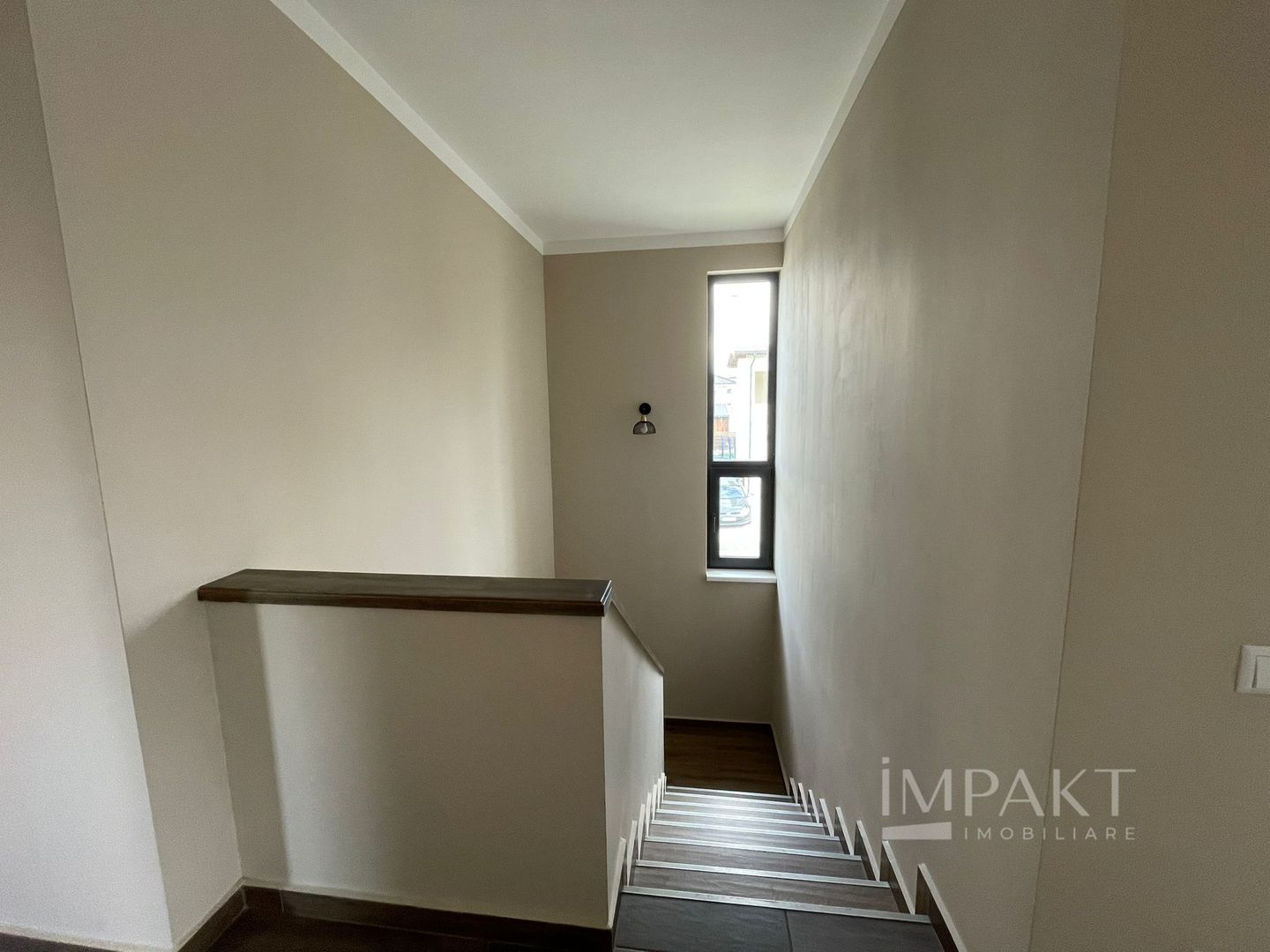 Casă / Vilă cu 4 camere de închiriat - Dezmir - Poză 18