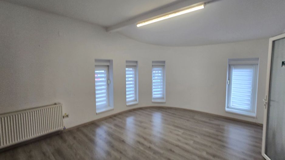 Etaj vila cu 5 camere, Dumbravita, Ideal pentru activitati comerciale - Poză 8