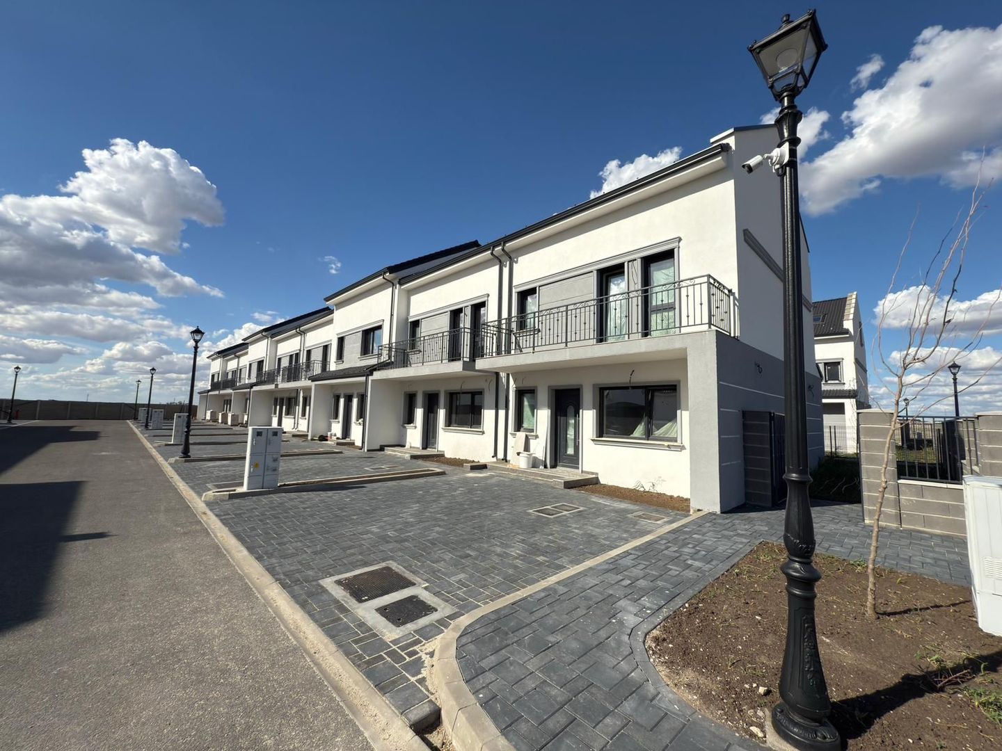 Dezvoltator - Case Premium într-un Cartier Privat. - Poză 13