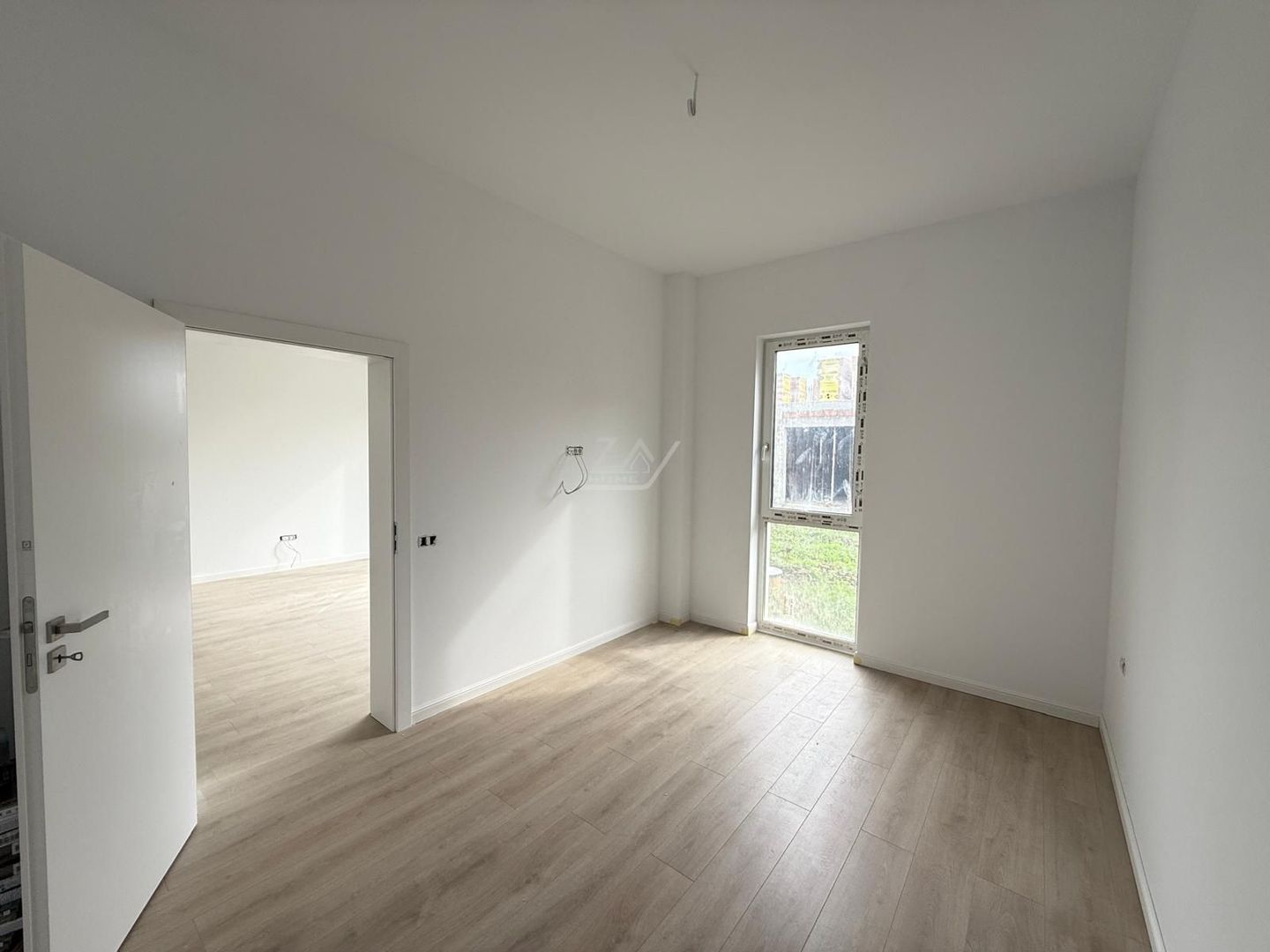 Gradina proprie. Finisaje superioare. Loc de parcare. - Poză 6